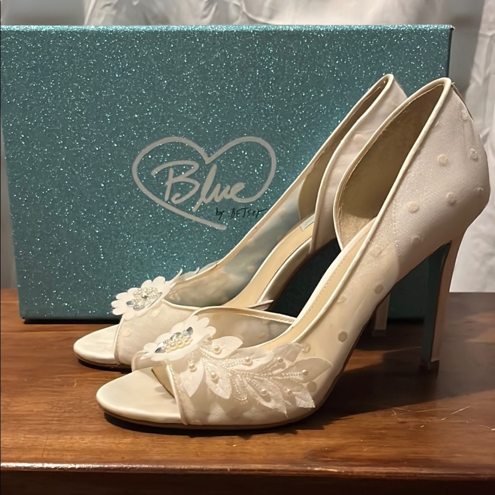 Blue by Betsey Johnson Anise Ivory Satin Peep-Toe Floral Bridal Wedding Heels